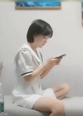 约来一位水手服小美女