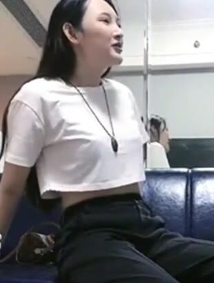在HANGUO上大学的兼职妹子,长得太甜美了