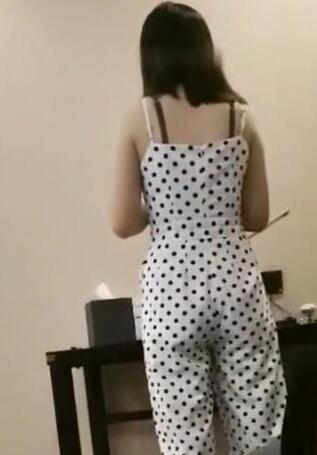 威猛先生约超棒身材小姐姐开房
