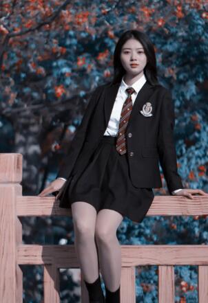 公与秀婷厨房猛烈进出视频