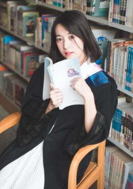 大学校花级女神,回头率100