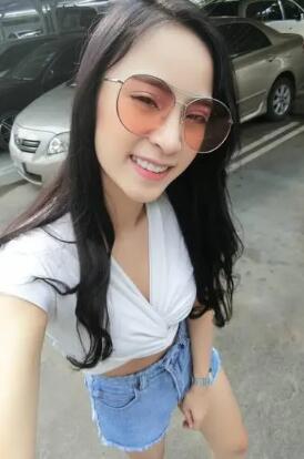 年纪不大嫩嫩漂亮妹子直播秀