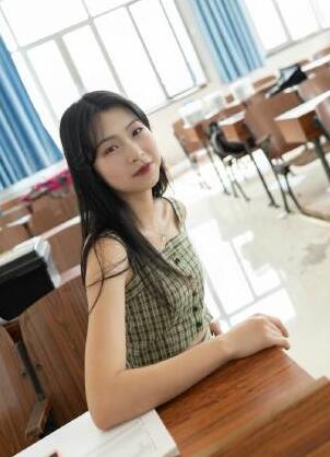 大胆超嫩的在校学妹教师自习课偷偷自拍