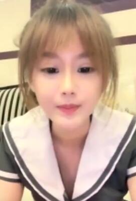 高颜值妹子七七学生制服装