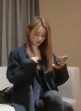 小宝深夜约花臂纹身气质黄发妹子