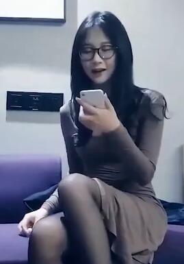 七天约会眼镜妹开裆黑丝美腿