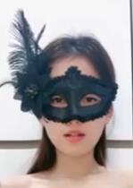 漂亮少妇戴面罩大秀