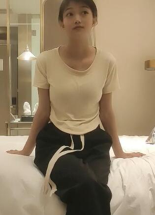顶级清纯甜美少女娇小身材修长美腿