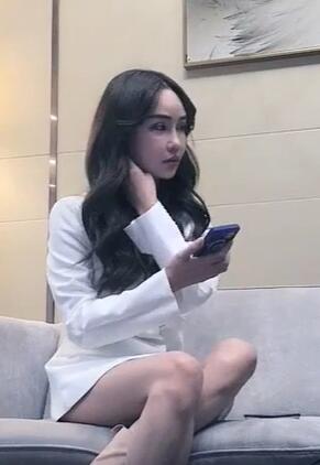 两个网红脸外围小姐姐身材好态度佳设备不给力