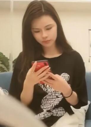 小陈头肤白貌美极品舞蹈老师兼职一字马展示