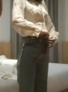 深夜约年轻小夫妻酒店休息交流经验