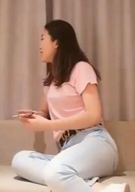小宝约会粉衣鸭舌帽少妇