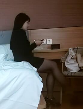 利哥约白虎御姐与双马尾萝莉