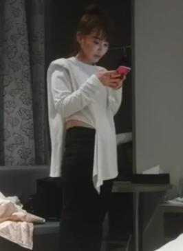 战神小利约白衣兼职小妹被玩哭了