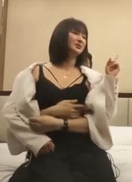 锤子约短发气质小姐姐共度鱼水之欢