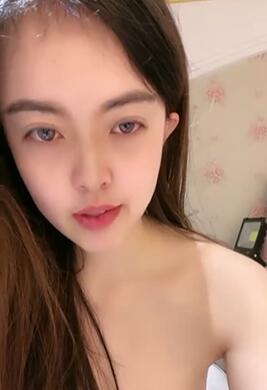 丝袜高跟露脸气质美女直播大秀