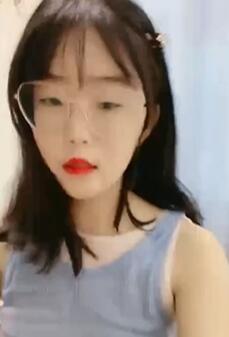 清纯的良家小少妇下海直播露脸