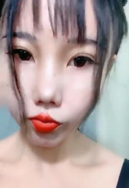 红唇妹子模特秀全身材