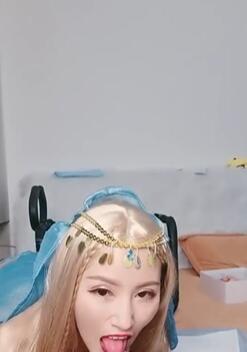 高挑御姐玩起了cosplay制服金发露脸
