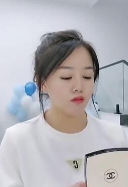 新来的气质眼睛小少妇露脸