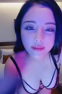 极品轻熟女瑞瑞也玩套路比基尼