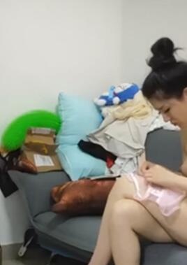 锤子人气很高的美女挑逗肤白貌美