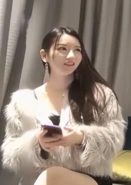 小宝约了个穿着貂的气质高颜值美女