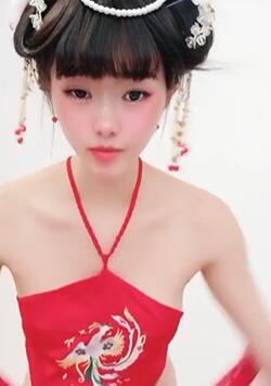 红色肚兜露脸极品小少妇刚下海
