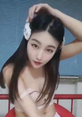 双人-非常漂亮的学生妹在家跟小哥大秀