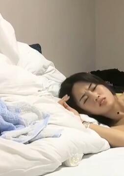 漂亮美女私拍连连求饶