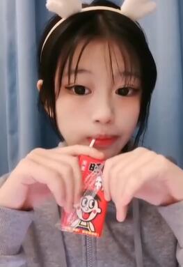 双马尾美小姐姐活力十足