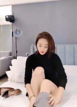 黑衣御姐露脸丝袜成熟有韵味
