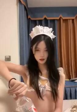 网红美女小姐2化身小女仆