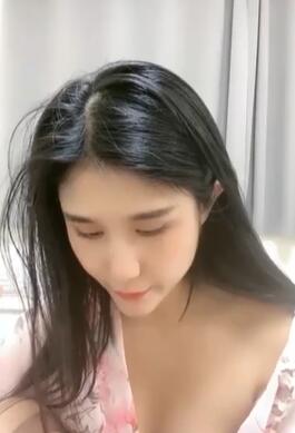 戏精美女表演和隔壁老王偷情