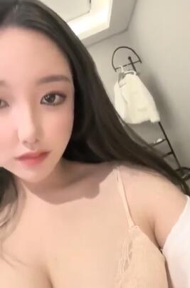 女神终于突破自我首次用道具