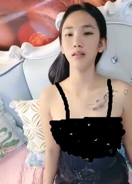 漂亮女主播全程露脸让小哥娱乐