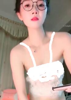 新人超级漂亮的眼镜妹直播大秀