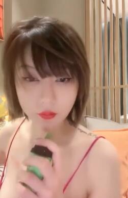 双人短发美女终于直播女人味十足