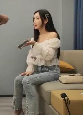 锤子约佳人姗姗来迟甜美平面模特面容姣好魔鬼身材