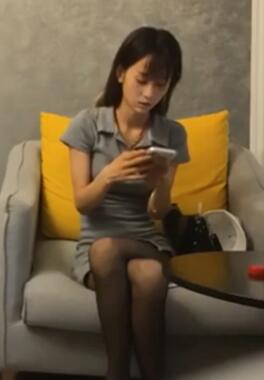 锤子约黑丝大学生妹子外表清纯乖巧