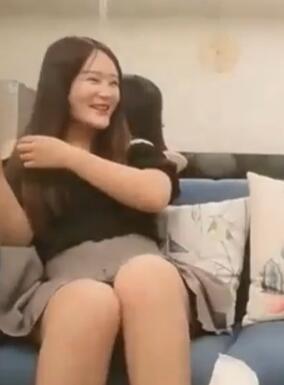 千人斩两人约了个超短裙妹子