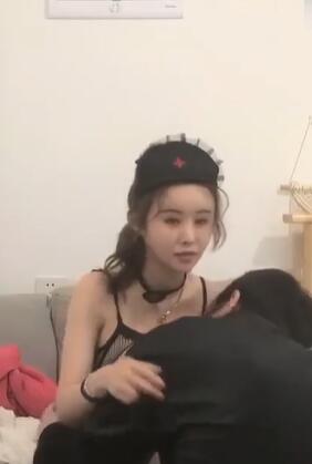眼镜纹身哥约高颜值苗条身材外围女