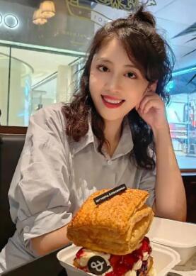 极品反差质眼镜美女王璐璐与研究生男友