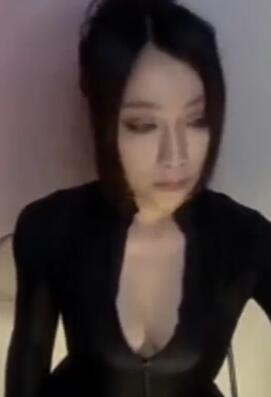 小姐姐紧身衣美腿高跟鞋