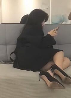 一哥夜色约黑衣纹身性感妹