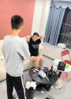 阿伟深夜约陪酒妹苗条身材