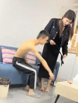 阿威约尤物外围美女,大长腿穿上黑丝