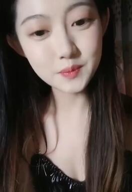 漂亮眼镜超甜美顶级尤物美少女白皙皮肤吊带裙