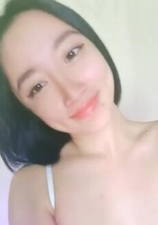 20岁学生妹可爱小米娜花样真不少