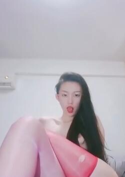 极品美腿黑丝长发性感眼镜美女